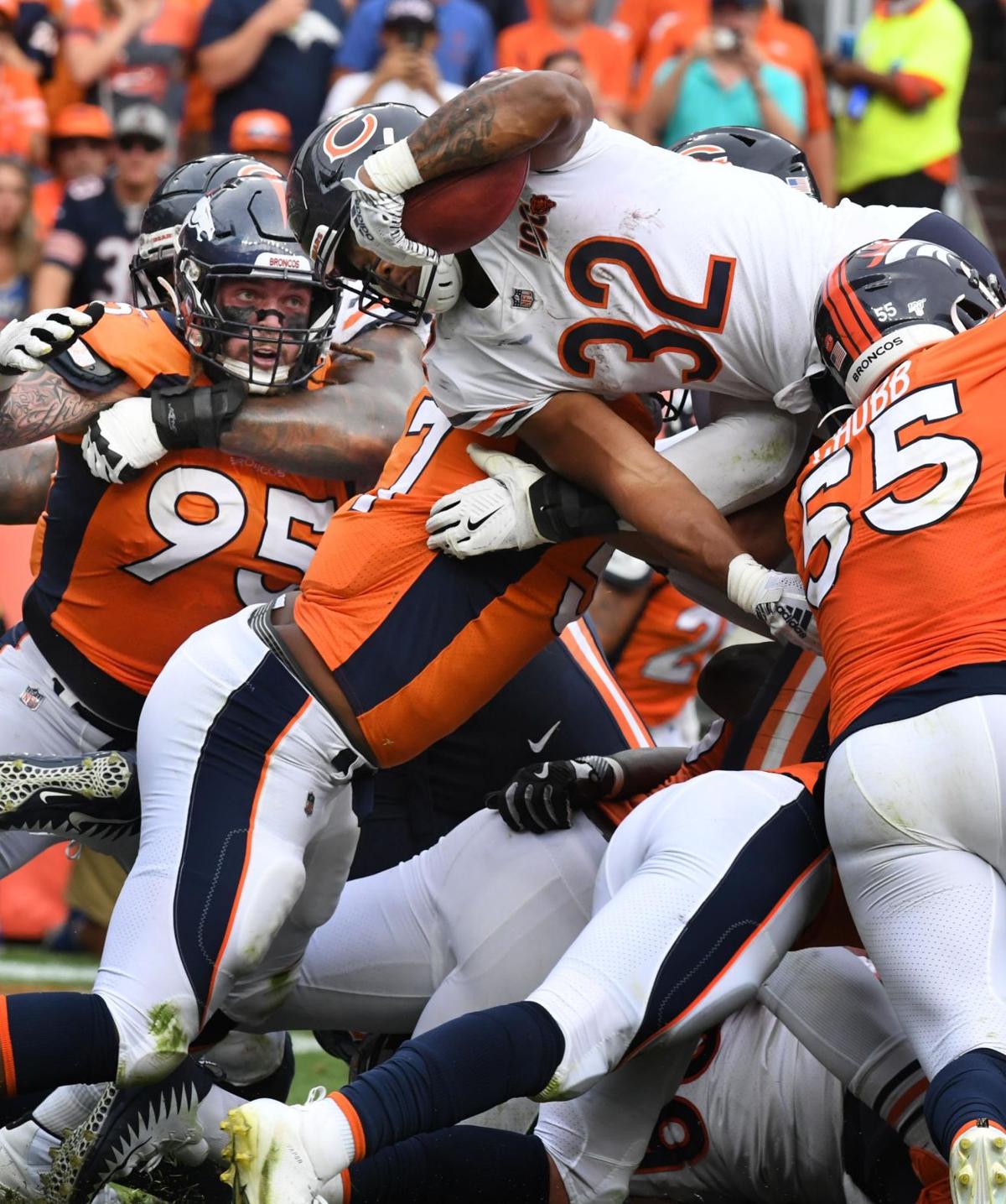 091619-s-broncosbears32.JPG