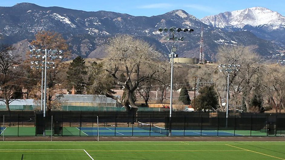 Air Force Academy gridder collapses and dies en route to class