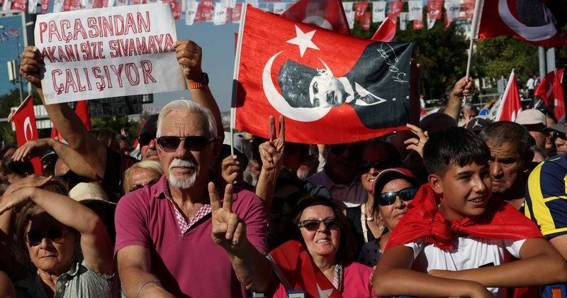 Turkey's opposition leader faces court ouster as political crisis deepens