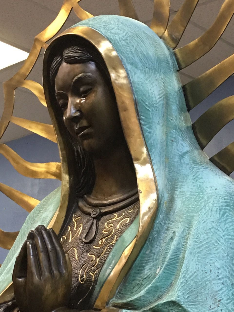 mini virgin mary statue