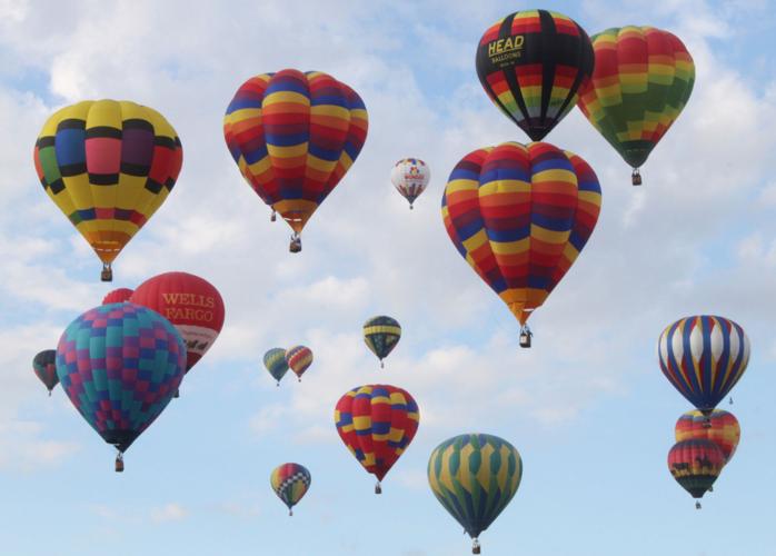 Albuquerque International Balloon Fiesta. Photos of hot-air liftoff