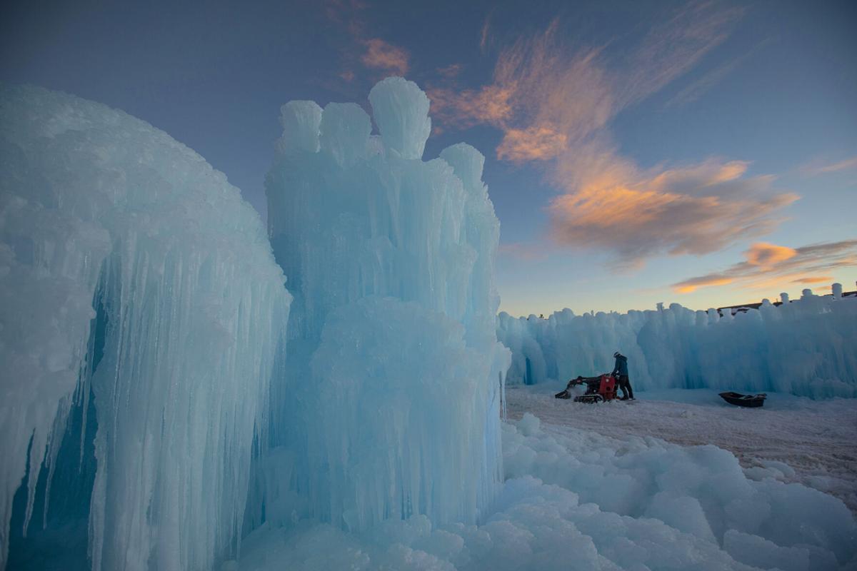 12xx20-news-icecastles 01.jpg