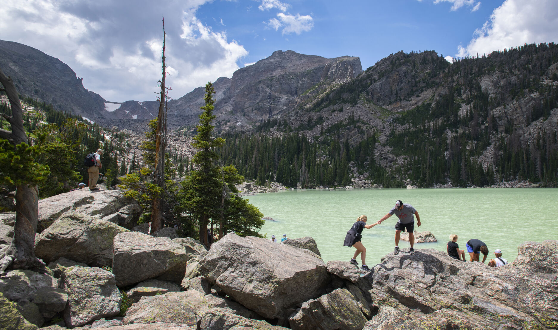 Why this alpine lake changed color at Rocky Mountain National Park