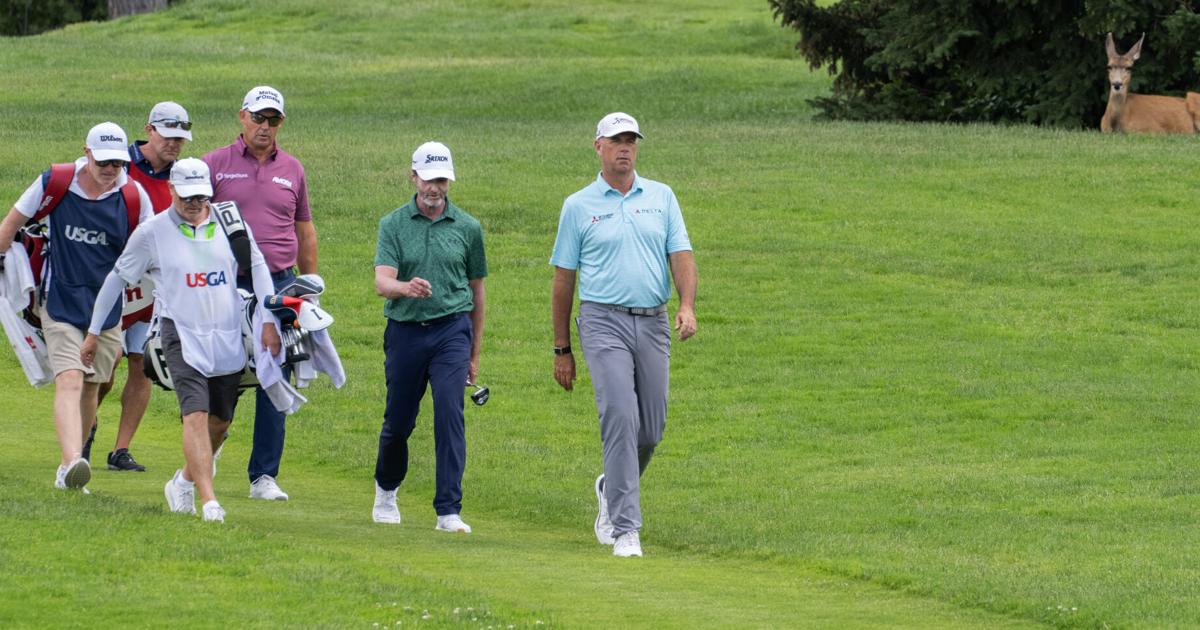 Woody Paige: Senior Open-leading trio shrugs off weather