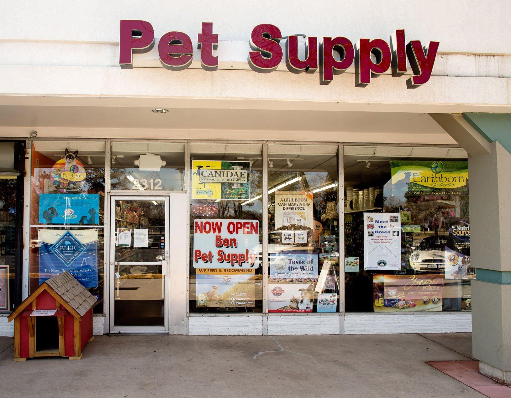 Pet supply stores near me open now sale