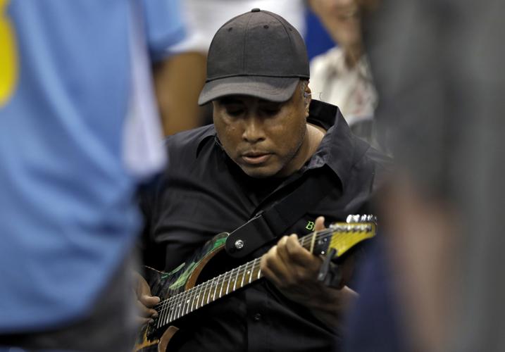 Bernie Williams hits the right notes with classmates as former Yankees star  nears graduation from Manhattan School of Music – New York Daily News