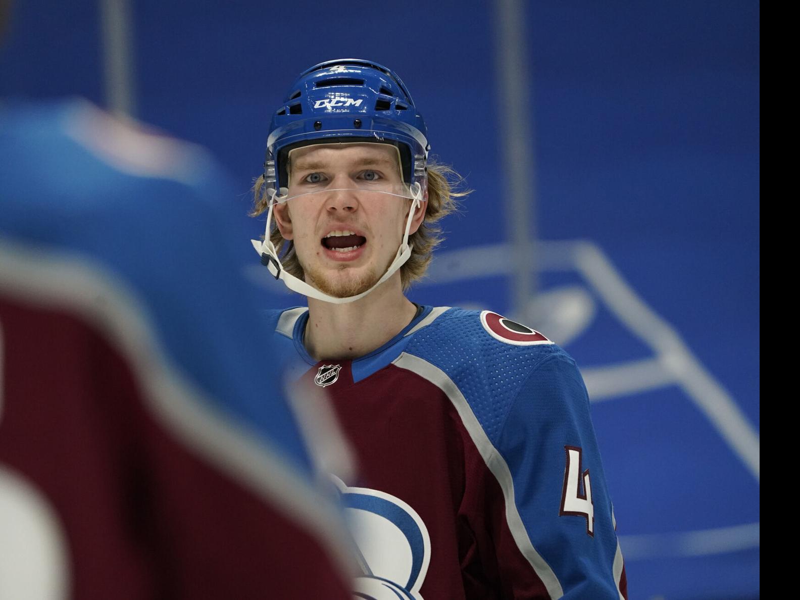 Canadiens acquire Alex Newhook from Avalanche for picks, prospect