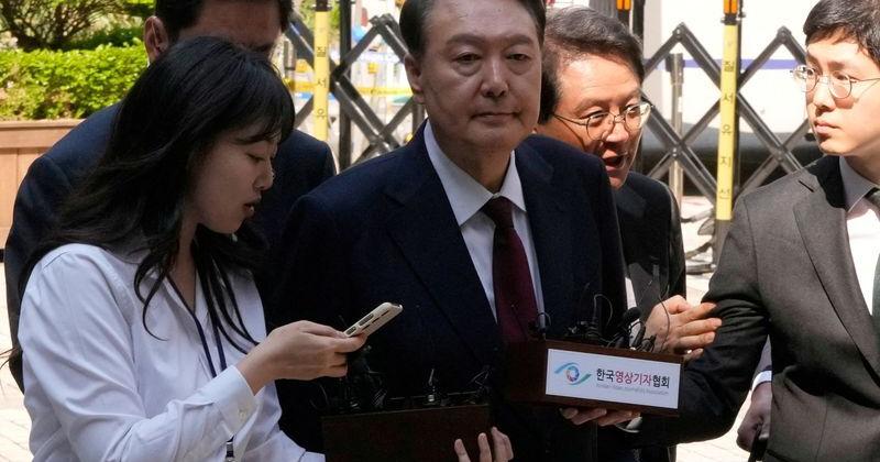 South Korea's former President Yoon attends hearing on detention warrant