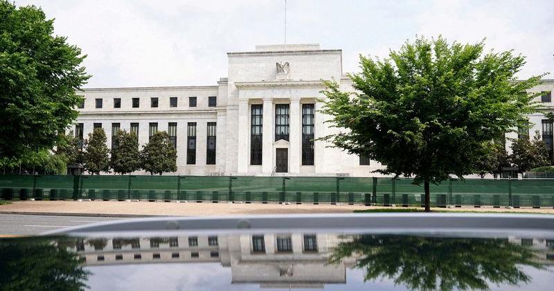 U.S. central bankers split wide over rate-path view