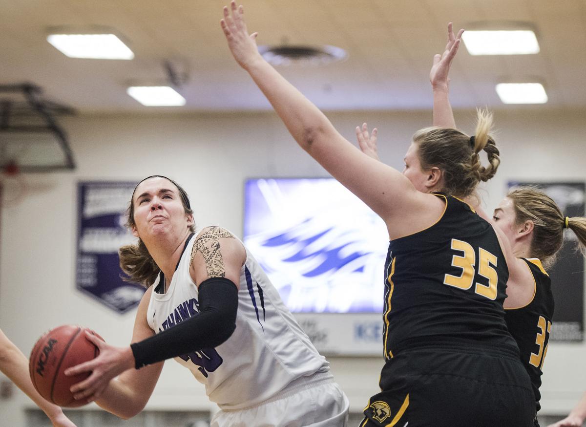 Buzzer Beater Sends Carollo Tp 300th Win As Uw Whitewater Women S