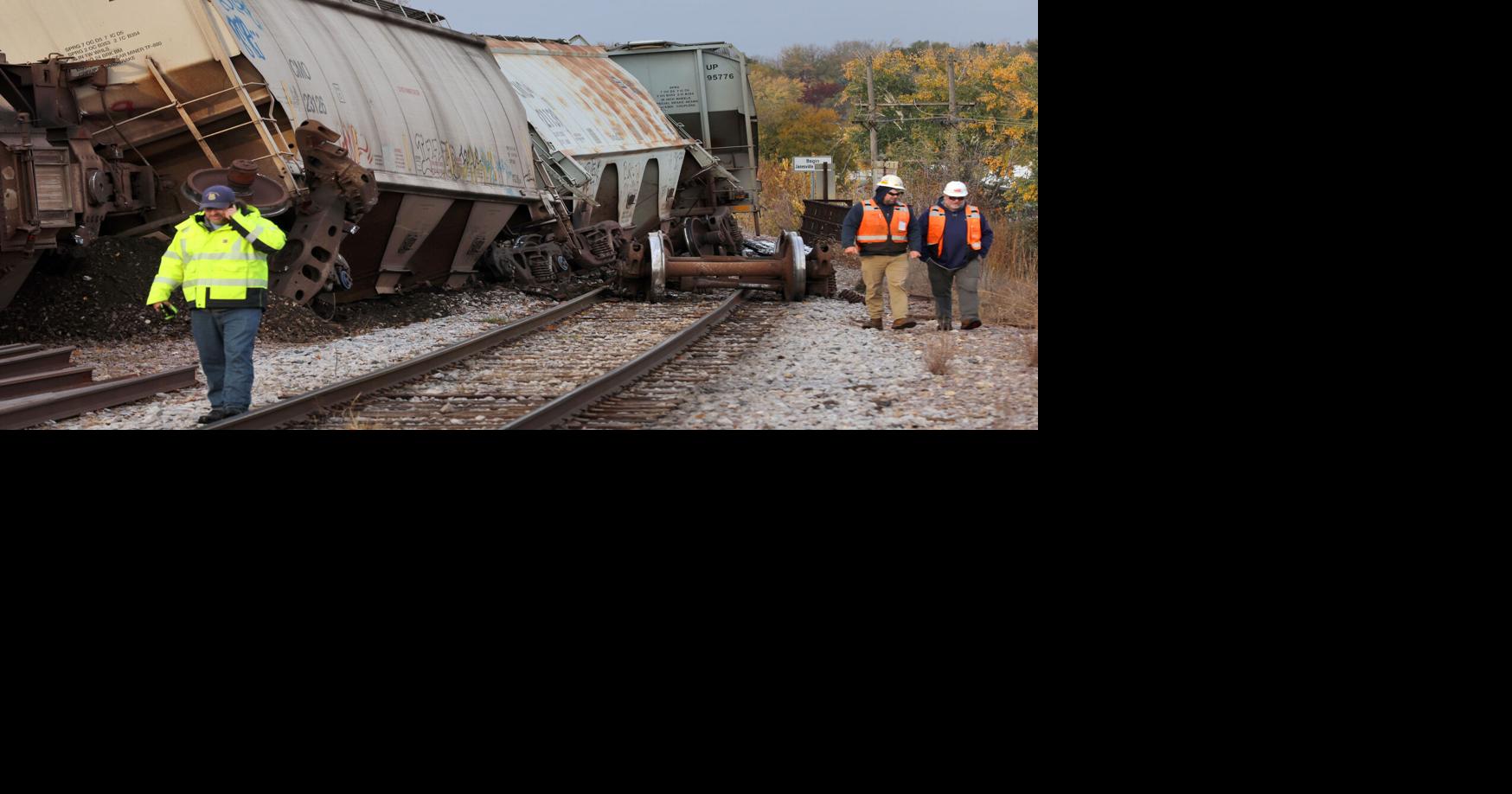 Train derailment snarls traffic near downtown Janesville | Local News ...
