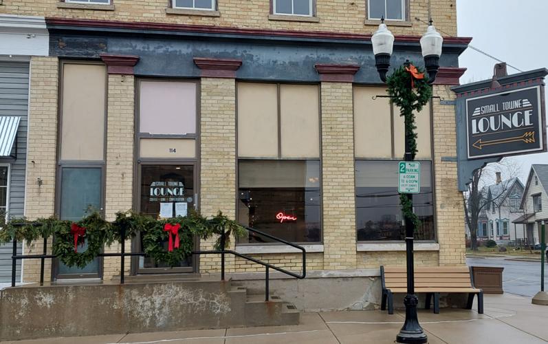 Small Towne Lounge Outside