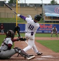 NCAA Division III World Series: Warhawks get one win over two days