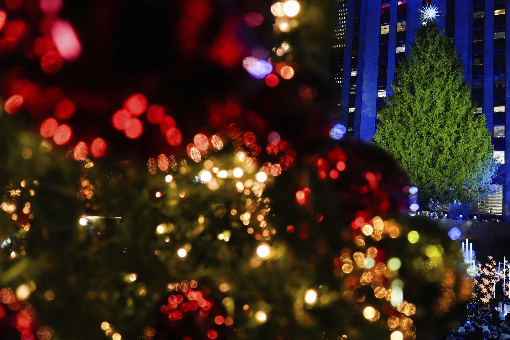 The Rockefeller Center Christmas Tree Lights Up In New York City ...