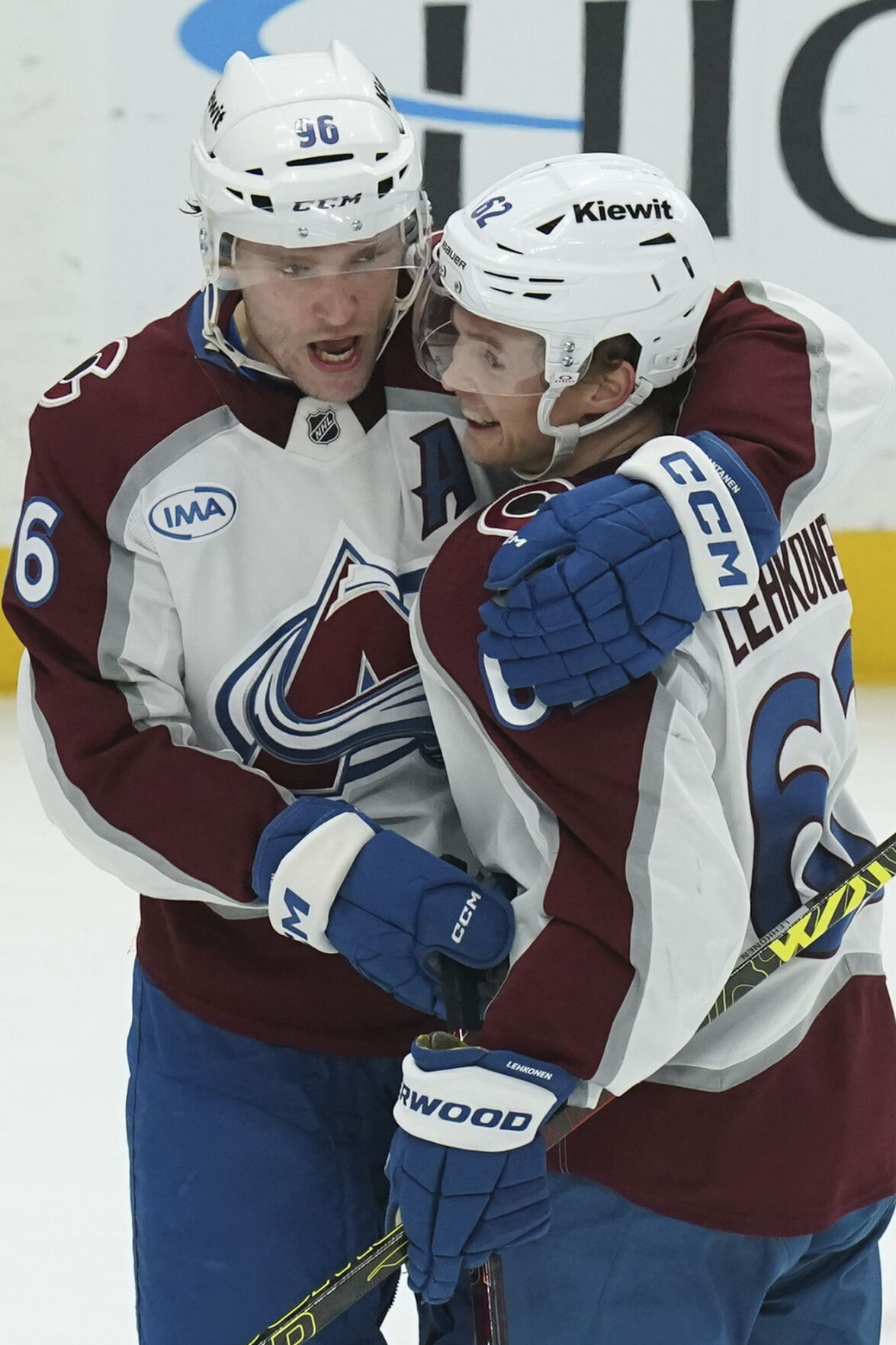 Avalanche Defeat Penguins 6-2, Rantanen Records 10th Career Hat Trick ...