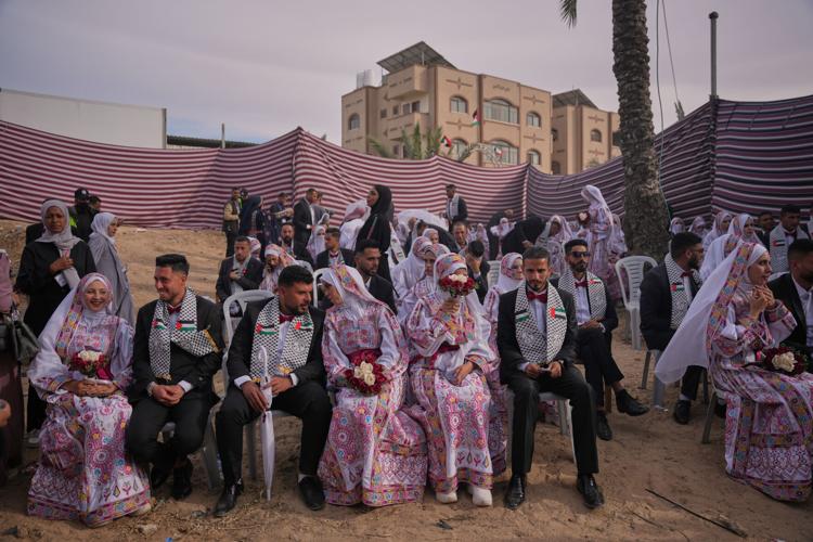 APTOPIX Gaza Mass Wedding
