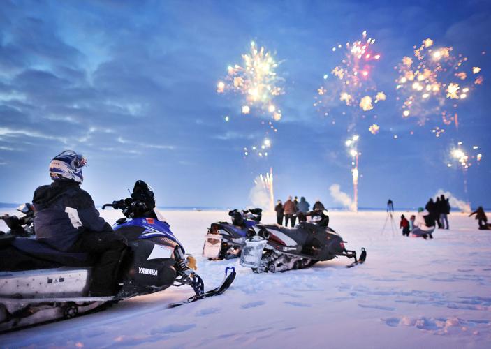 Oh! Ahhh! Brrrrr! Fireworks light up frozen Lake Koshkonong Local