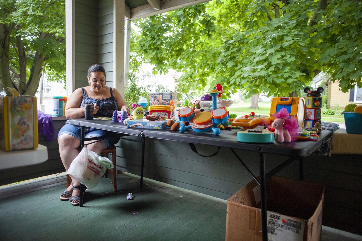 Janesville S Fourth Ward Opens Its Arms With Two Days Of Yard
