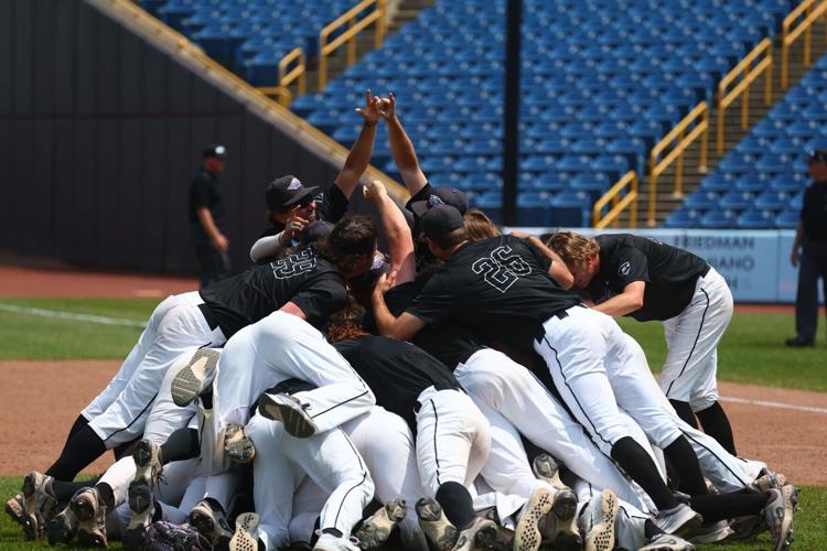 JCU 250605 UWW DOGPILE