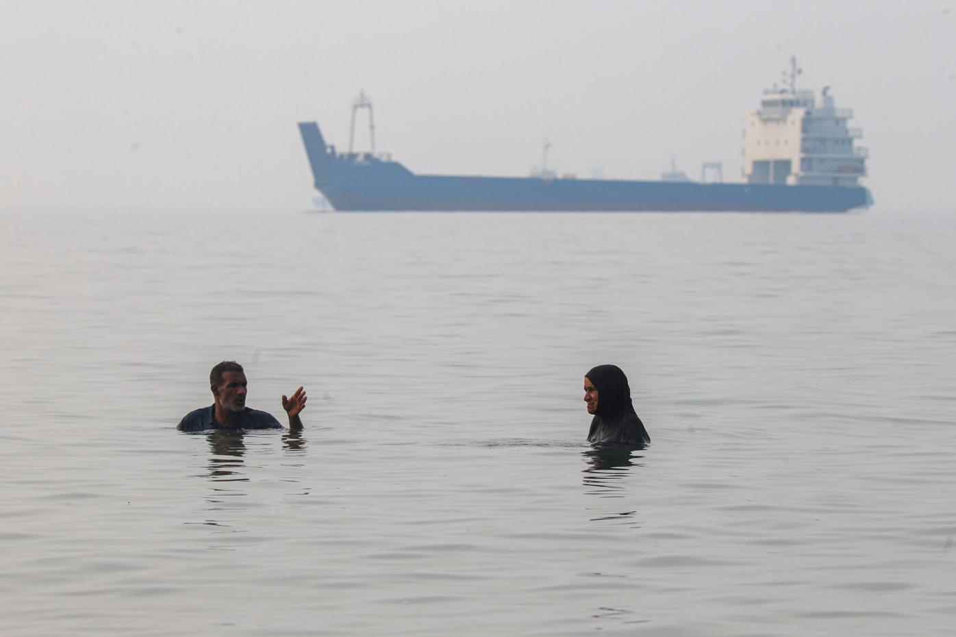 Hormuz Strait Attacks Drive 27% Shipping Decline | E-Commerce Logistics Crisis