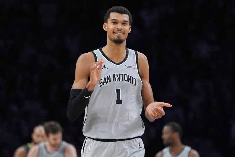 Spurs Timberwolves Basketball