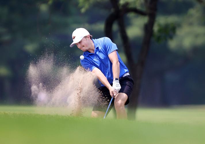 Cameron Huss, Joe DuChateau lead Ray Fischer golf tournament after