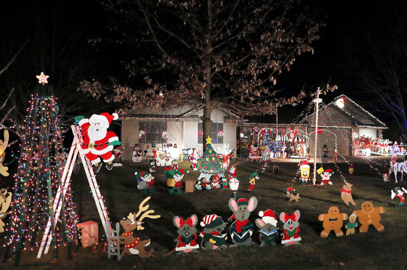Edgerton Wi Christmas Lights 2022 Locals Spread Christmas Joy With Unusual Light Displays | Local News |  Gazettextra.com
