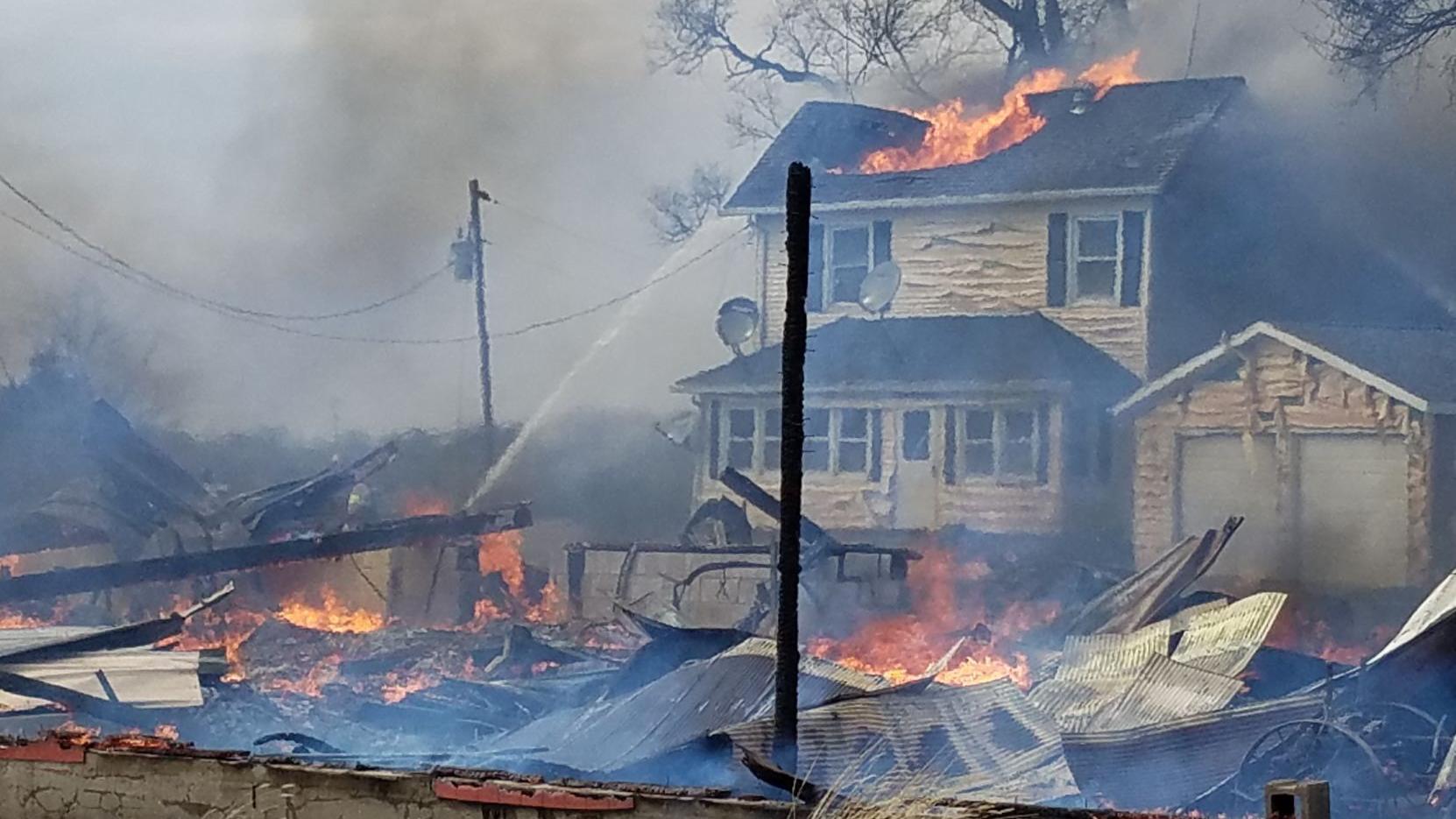 UPDATE: Wind-driven fire wipes out farmhouse, barn in town of Janesville - Vimarsana News