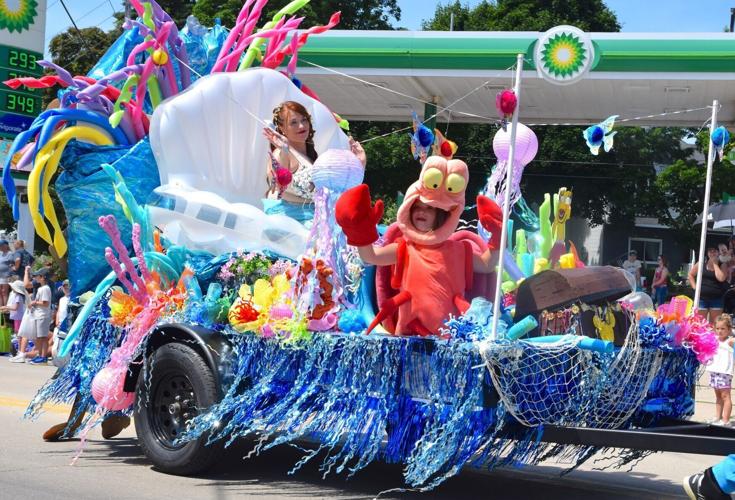 Lake Mills Town & Country Days parade 2025
