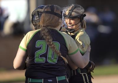 SOWI_240503_JVG_SOFTBALL08.jpg