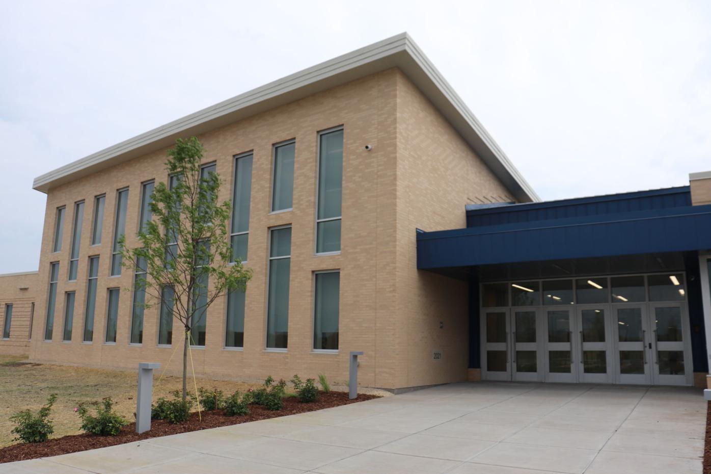 Finishing Touches Underway On Beloit Turner S New Garden Prairie Intermediate School Education Gazettextra Com