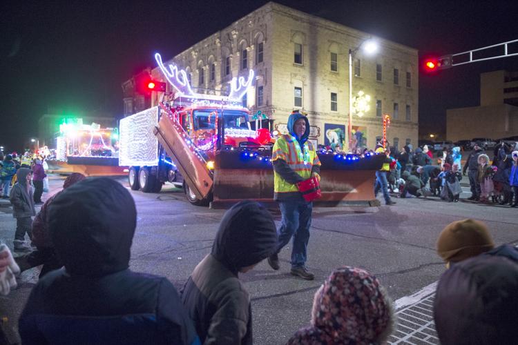 JVG_221205_PARADE3