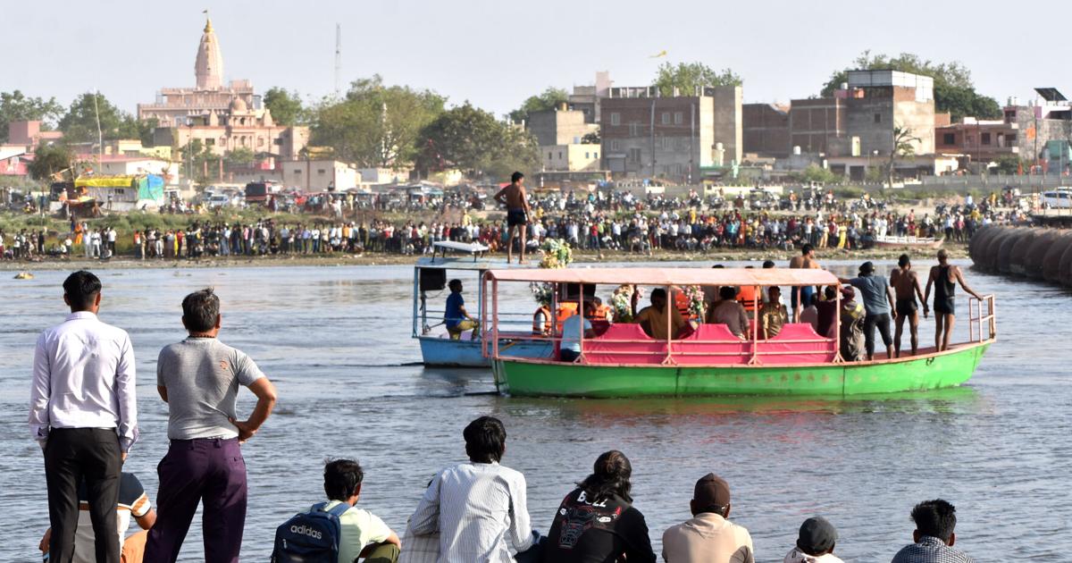 भारत नाव पलटना