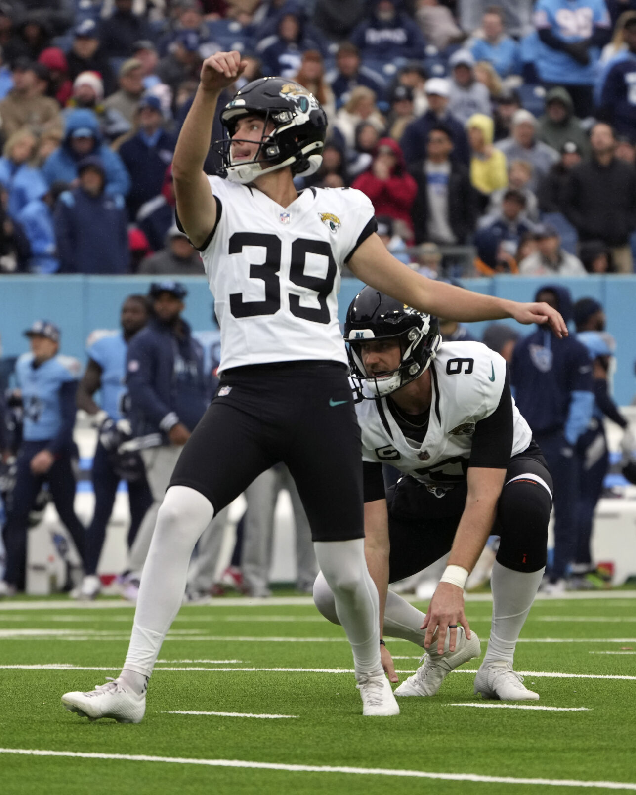 Jaguars Score Final 10 Points, End Titans' Slim Playoff Hopes With 10-6 ...