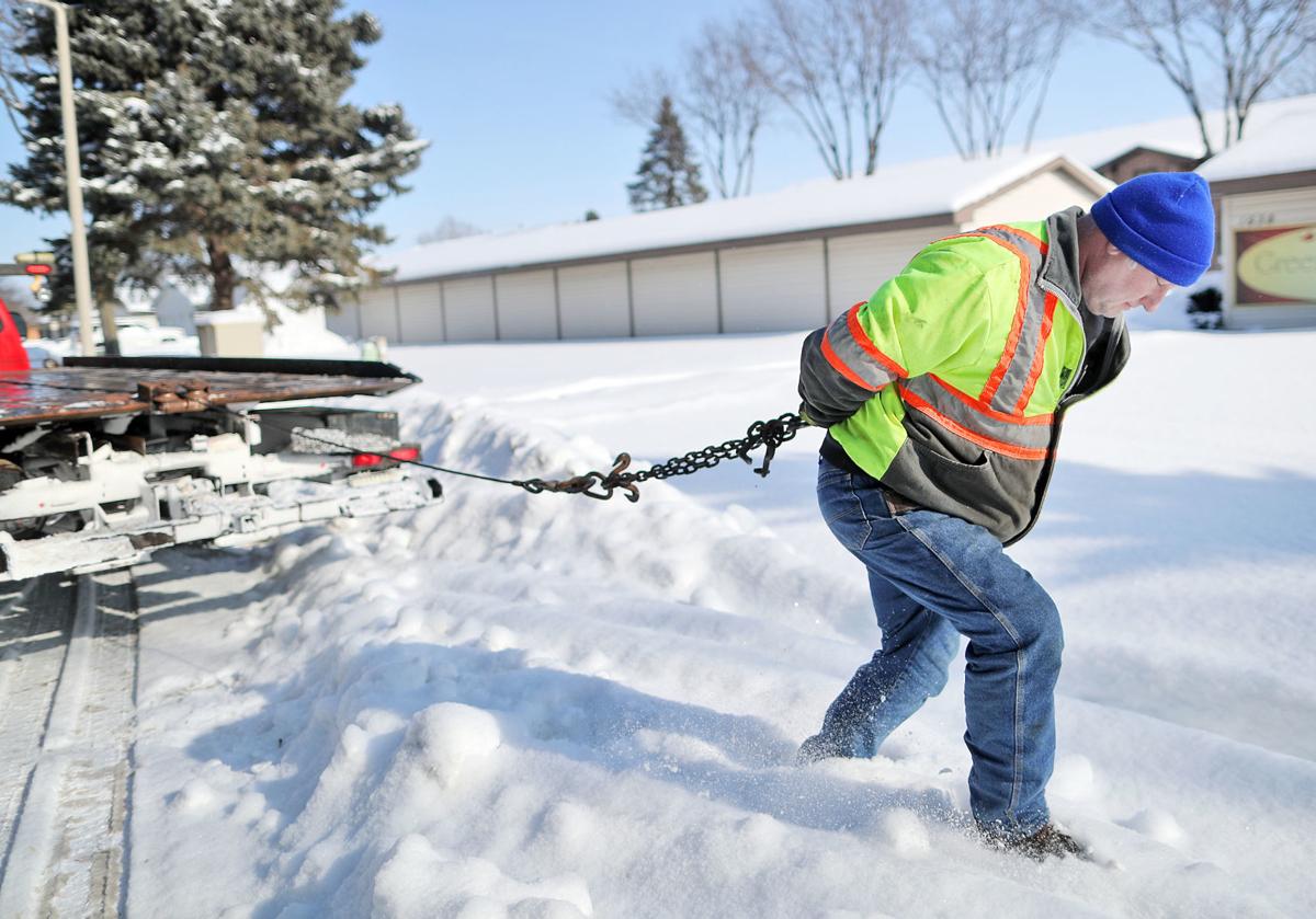 Street Clogging Abandoned Cars Get The Hook In Janesville