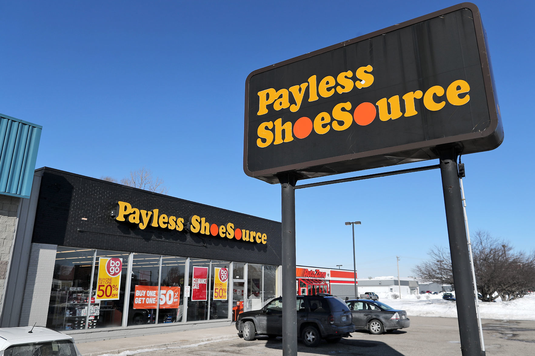 payless shoes to close