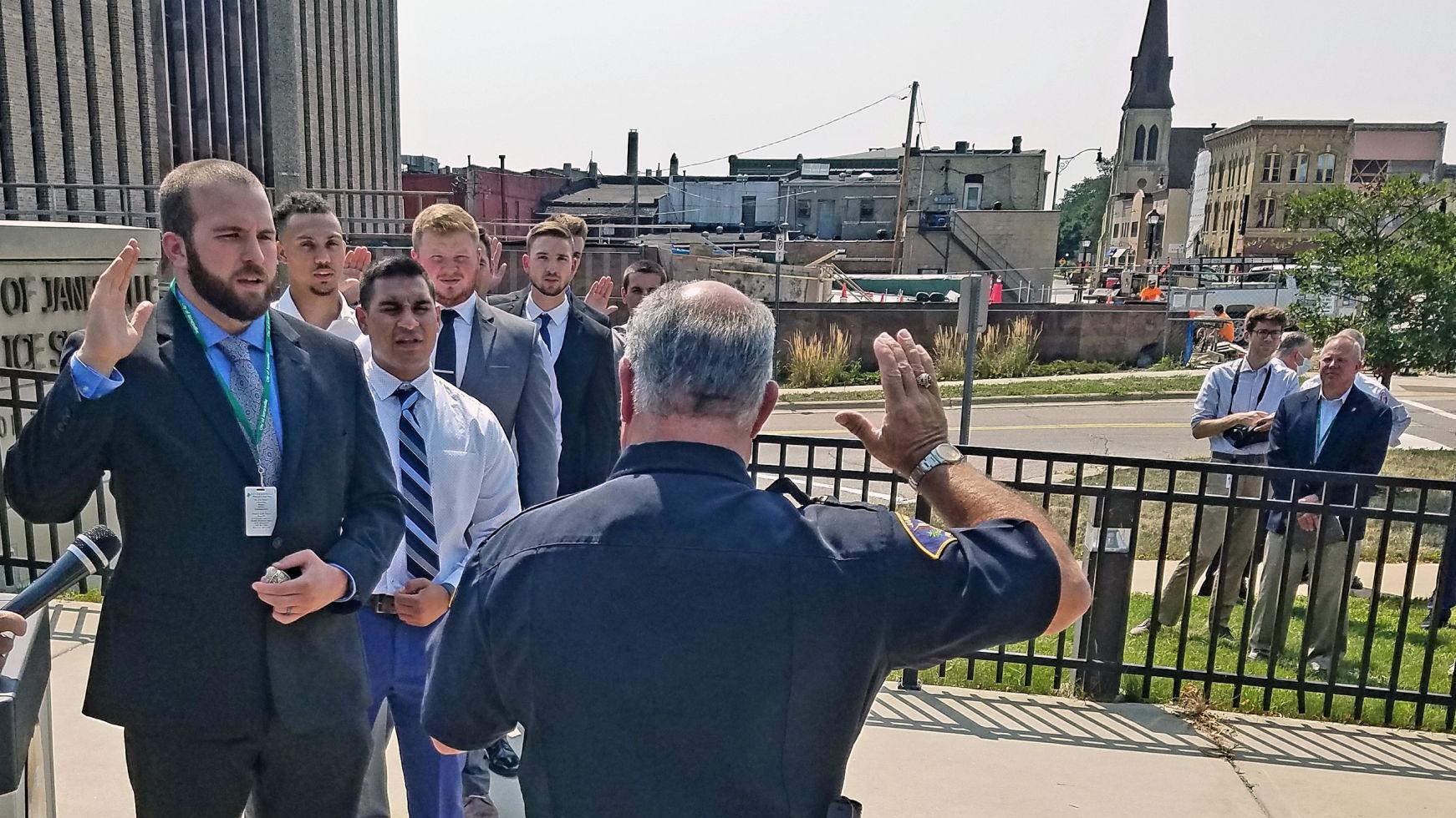 New Janesville police officers sworn in - Vimarsana News