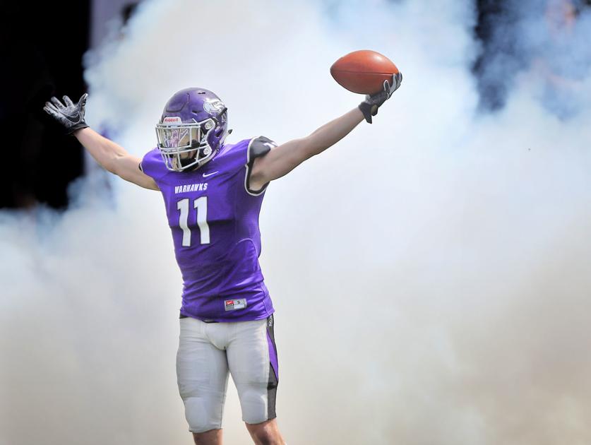 Big First Half Enough For Uw Whitewater In 24 6 Win Over Concordia