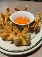Four Dishes: Pho Thanh thus' simple menu, authentic Vietnamese flavors make us want to return