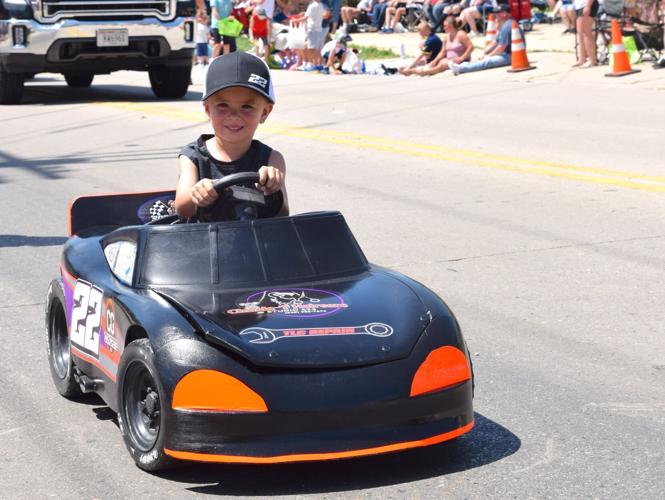 Lake Mills Town & Country Days parade 2025