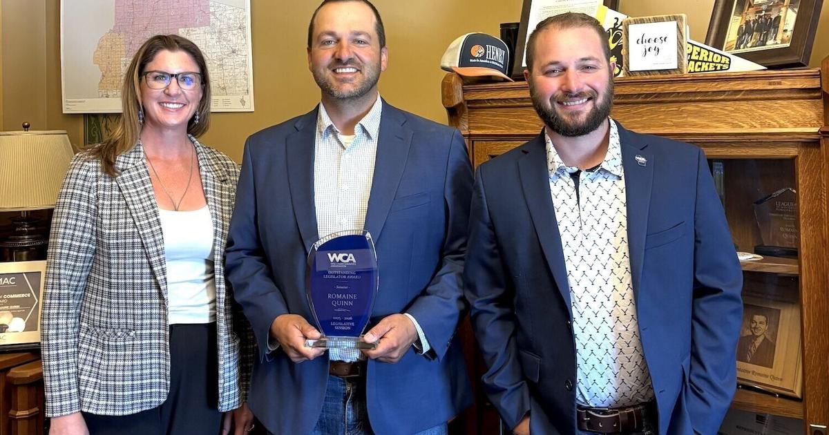 Sen. Quinn receives Outstanding Legislator Award