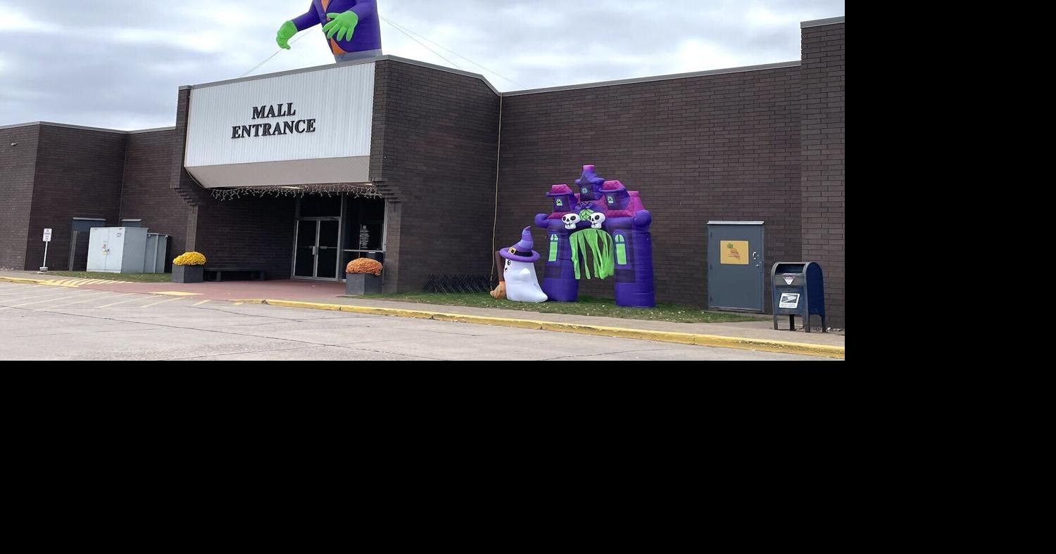 Cedar Mall offers tricks and treats a week before Halloween