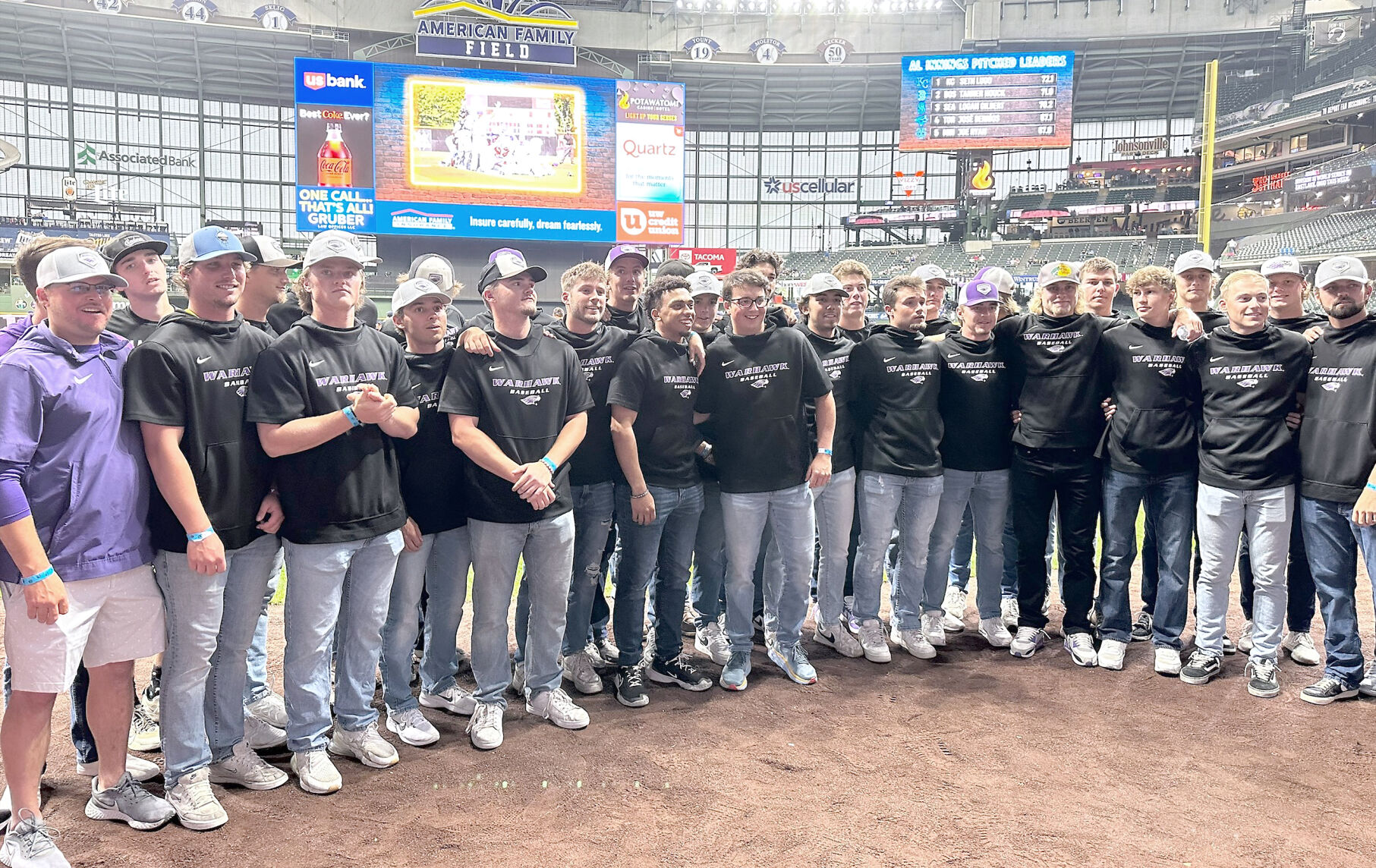 Milwaukee Brewers recognize UWWhitewater baseball team for World