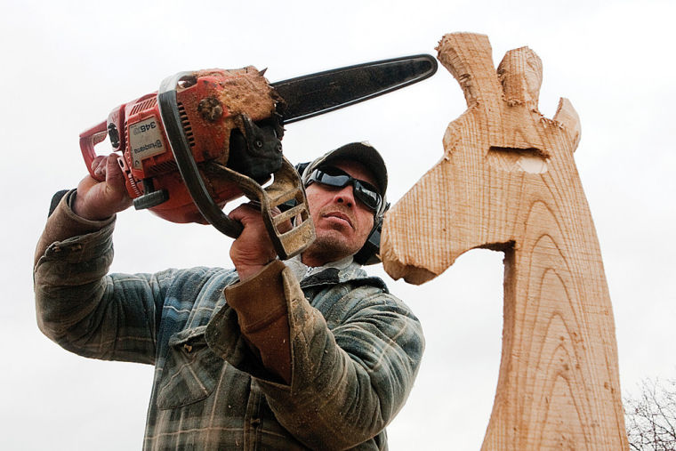 Carving wildlife out of wood | News | gillettenewsrecord.com
