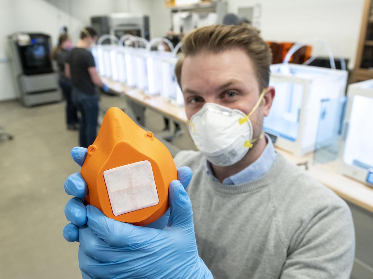 Uw Student Innovation Center Team Creates 3d Surgical Masks For