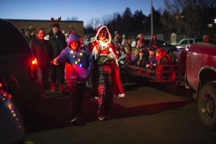 Paintbrush students take on neighborhood with carols Local News