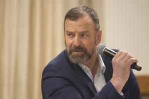 Barlow pushes back against "avalanche" of negativity