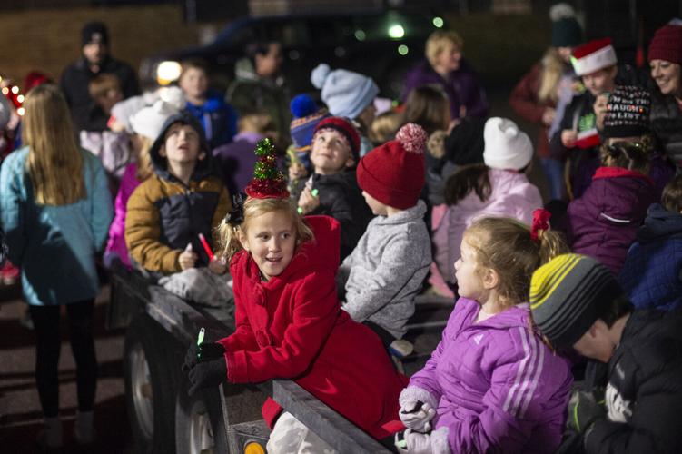Paintbrush students take on neighborhood with carols Local News