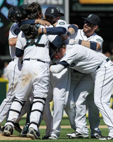 Felix Hernandez throws perfect game for Seattle Mariners in 1-0