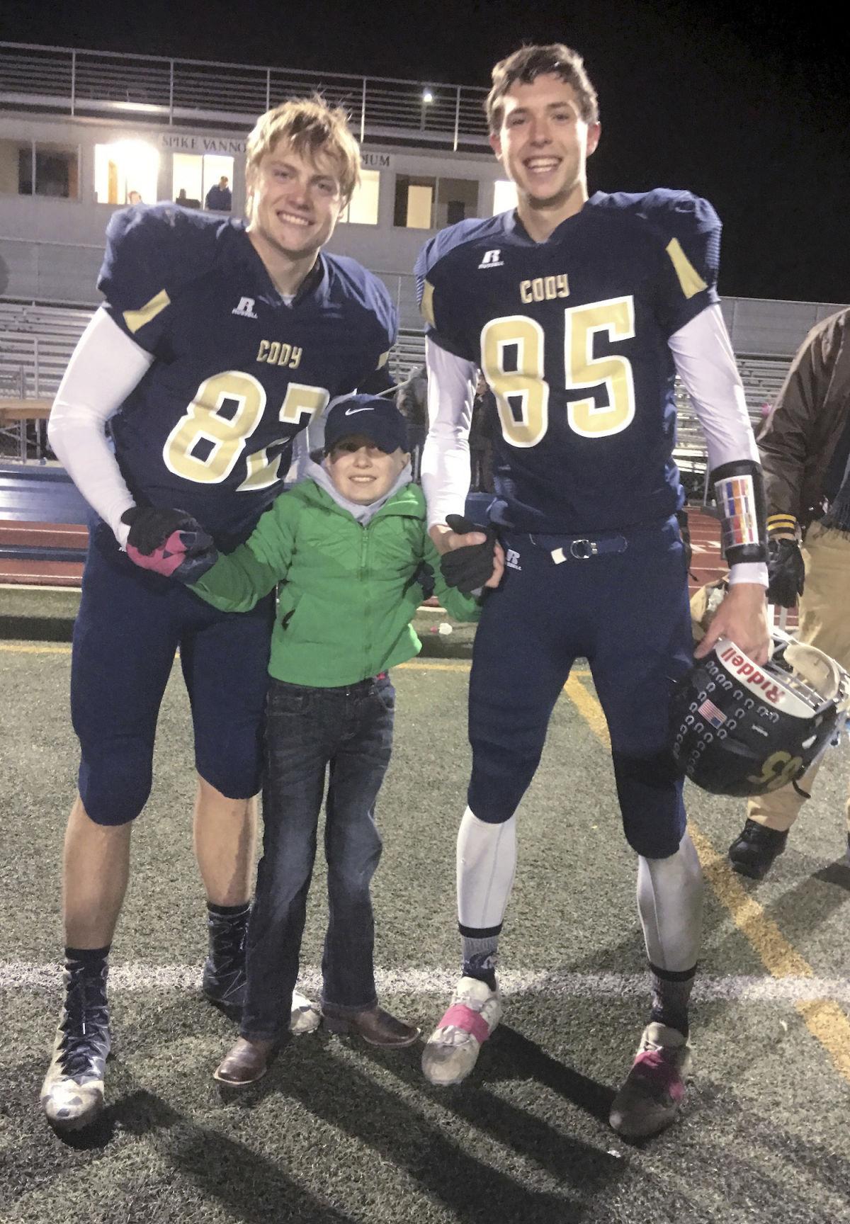Bronc Football Players Surprise Boy Battling Cancer Wyoming